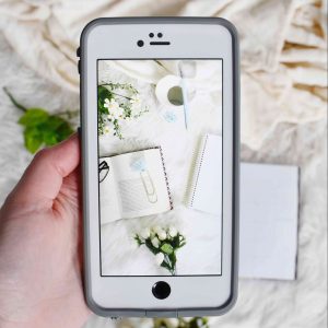 「写真を撮るのが苦手です！」問題を解決する方法。自撮りにオススメのスマホスタンドも紹介します！